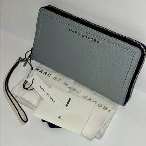 Marc Jacobs two tone Leather Wallet NWT